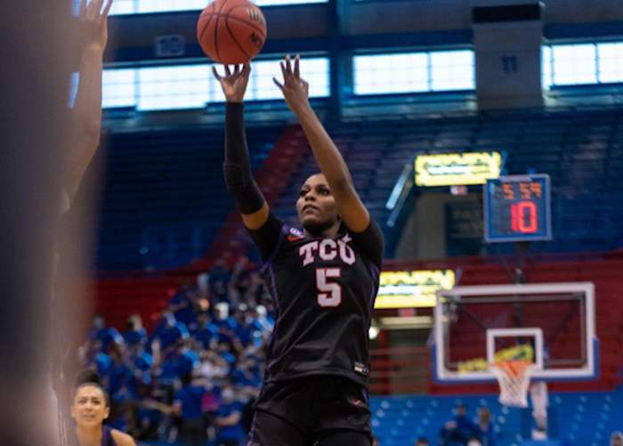 3F4921F9-7F81-4BDE-A23D-61D10E2C8811